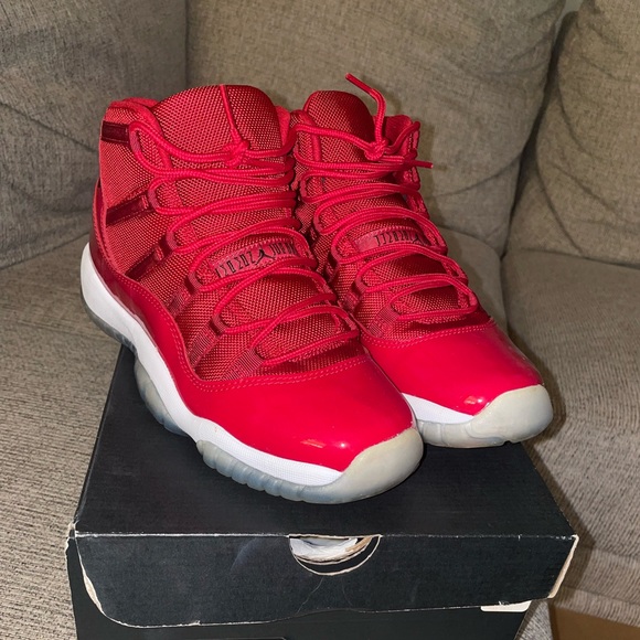 Air Jordan 11 Retro 7y gym red/white worn 4x